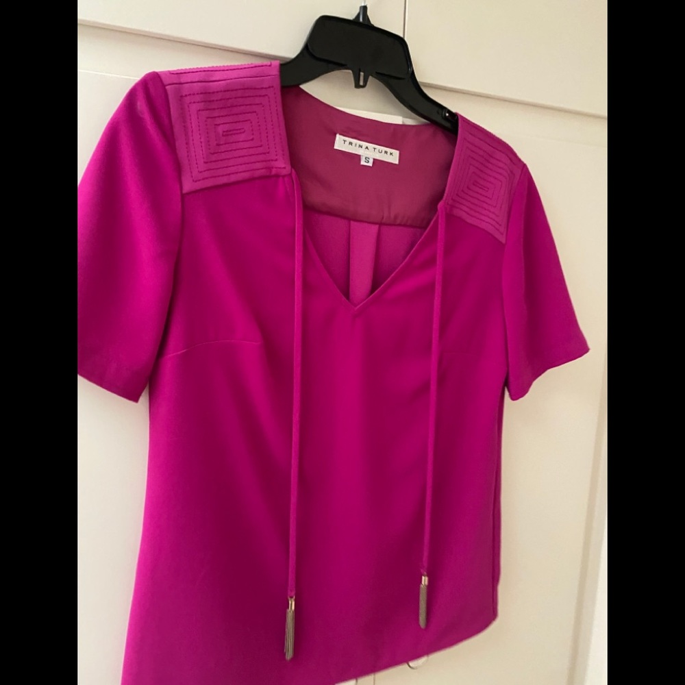 Short sleeved dress shirt with tásales